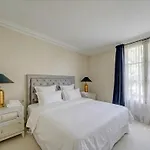 1Br Montaigne Champs Elysee