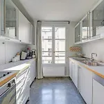 1Br Montaigne Champs Elysee